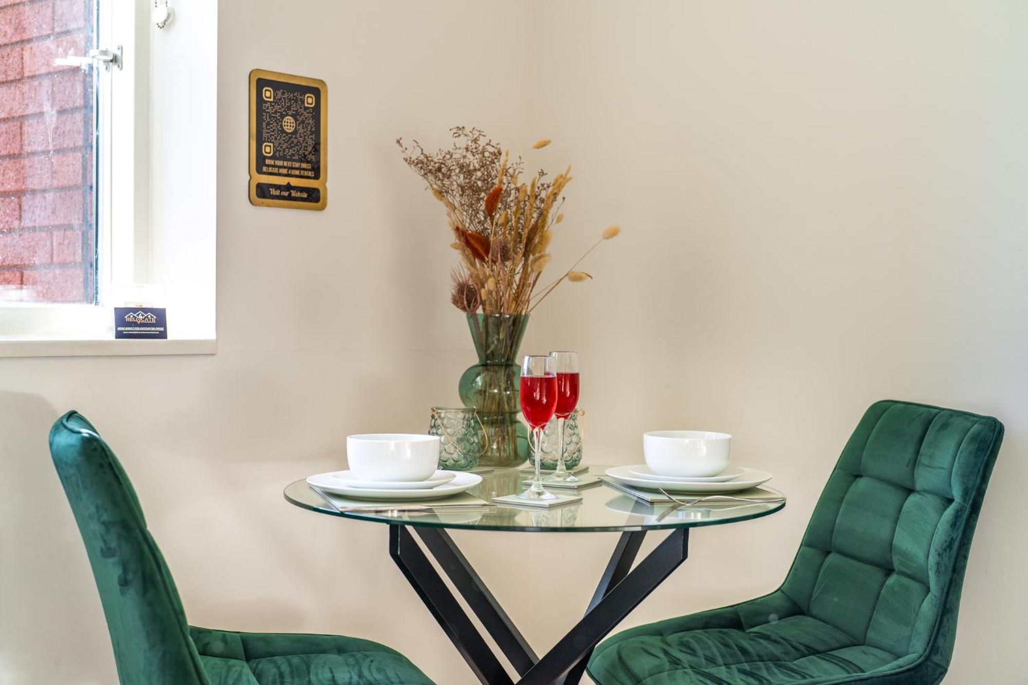 Luxury 1 Bedroom Serviced Apartment With Roof Terrace & Gym Stevenage Exterior photo