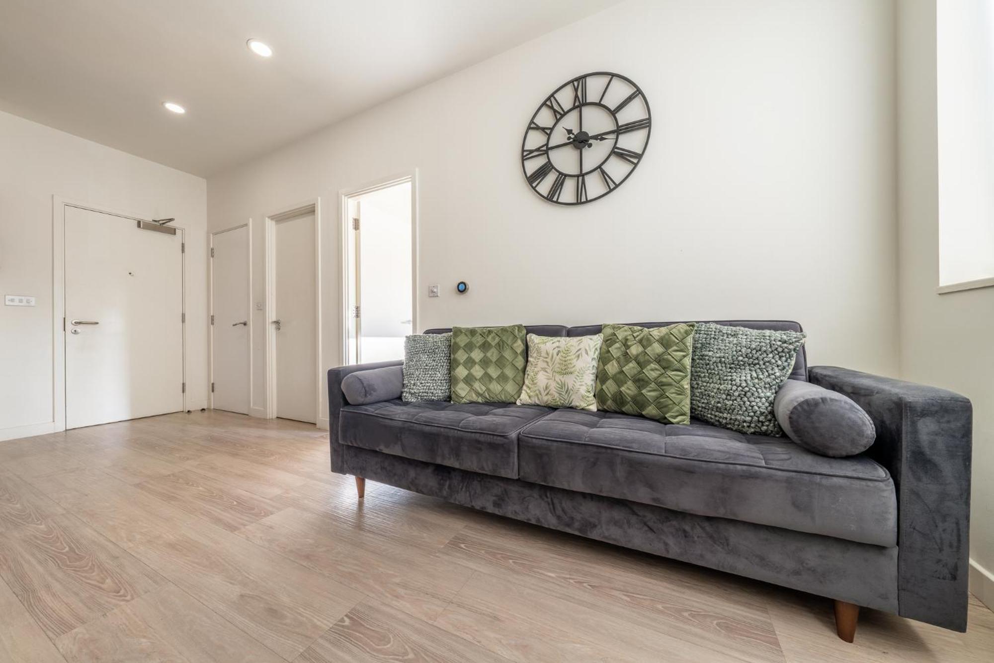 Luxury 1 Bedroom Serviced Apartment With Roof Terrace & Gym Stevenage Exterior photo