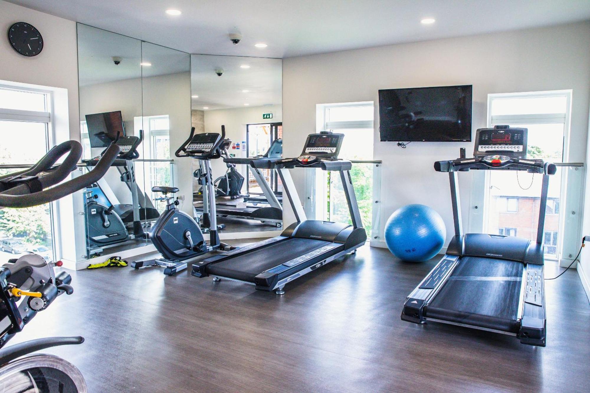 Luxury 1 Bedroom Serviced Apartment With Roof Terrace & Gym Stevenage Exterior photo