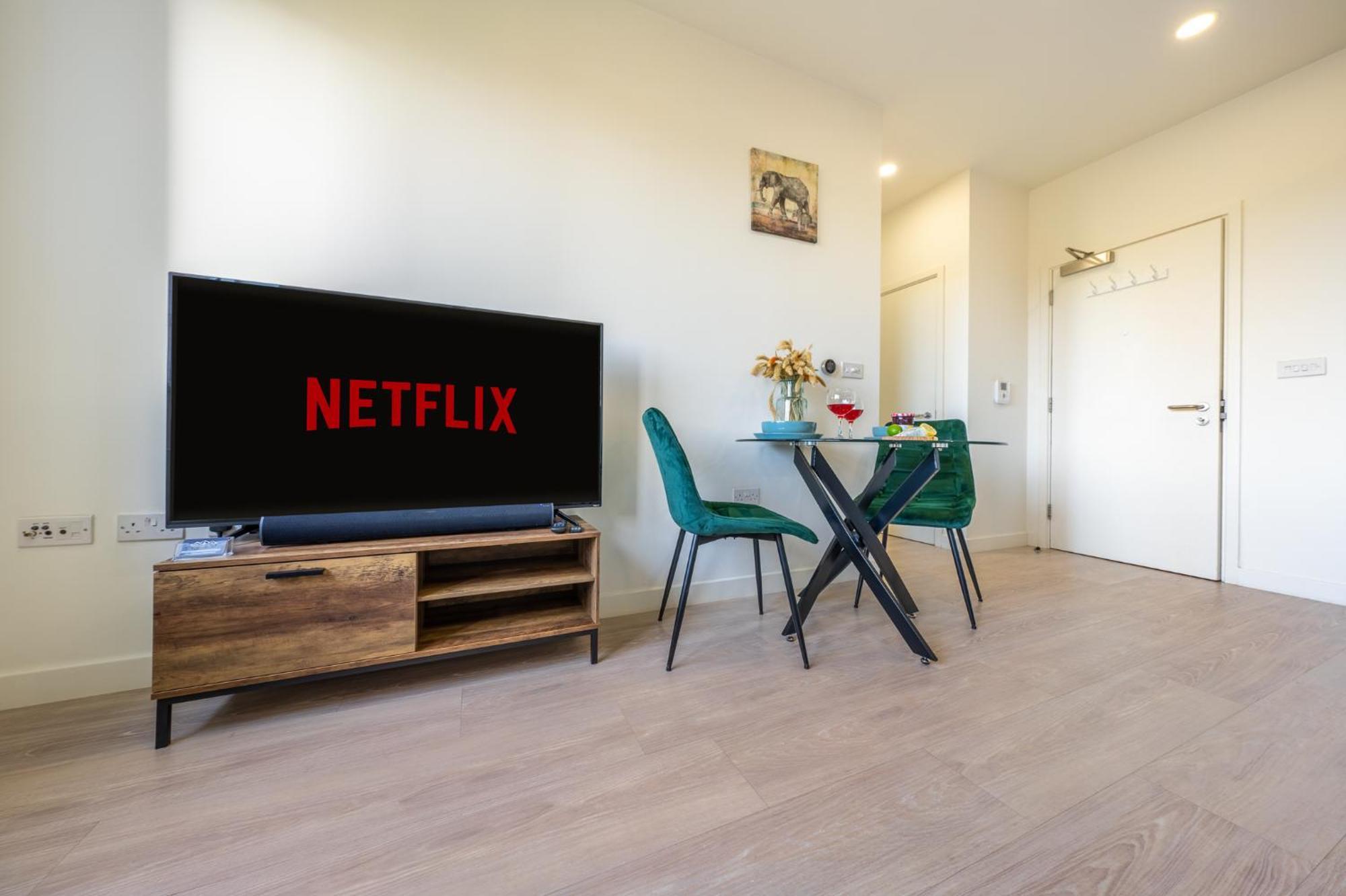 Luxury 1 Bedroom Serviced Apartment With Roof Terrace & Gym Stevenage Exterior photo
