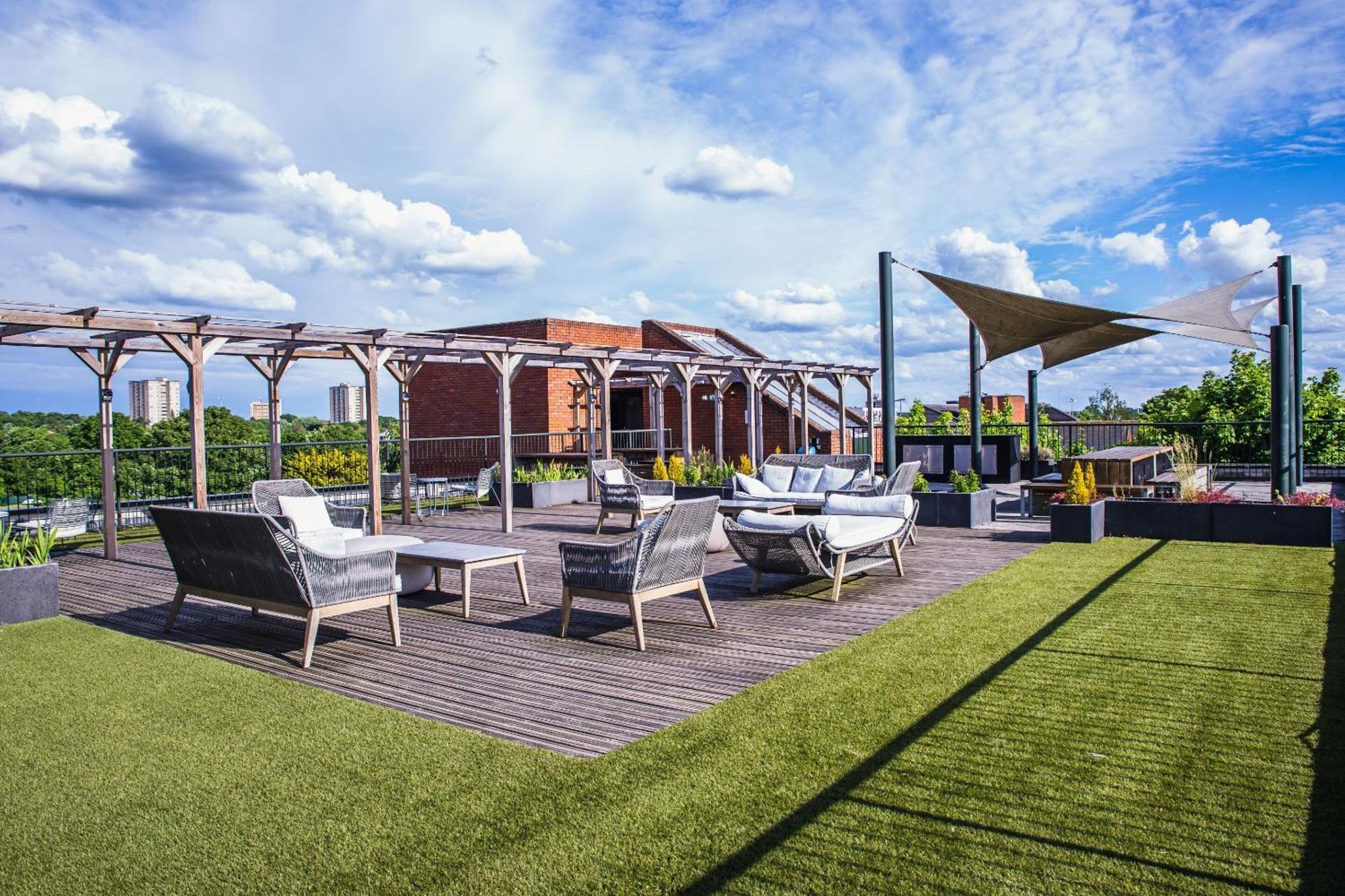 Luxury 1 Bedroom Serviced Apartment With Roof Terrace & Gym Stevenage Exterior photo
