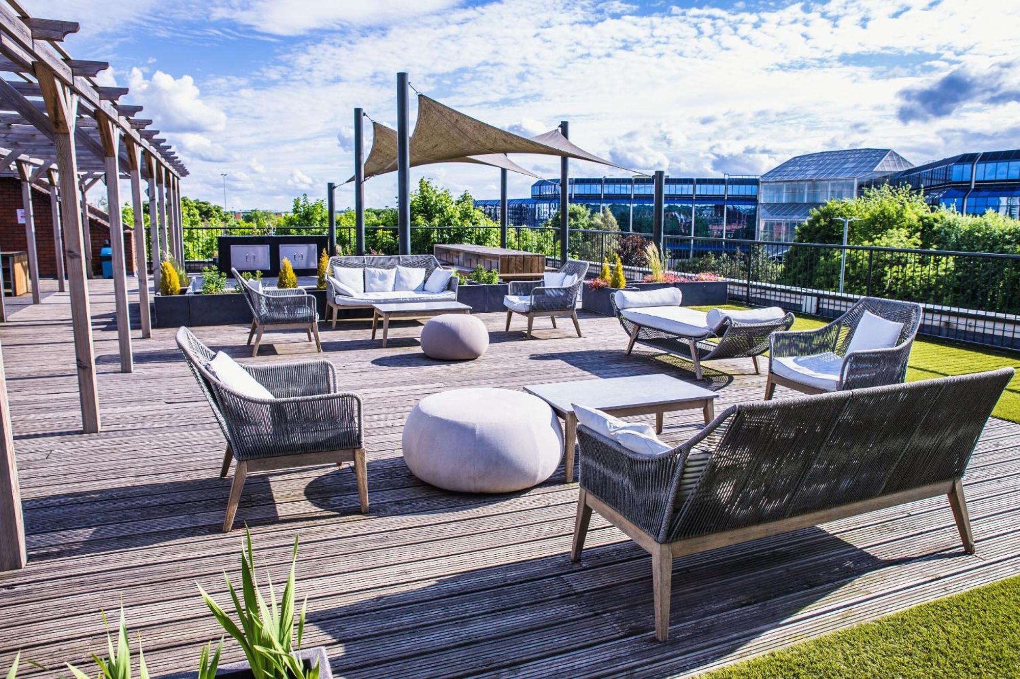 Luxury 1 Bedroom Serviced Apartment With Roof Terrace & Gym Stevenage Exterior photo