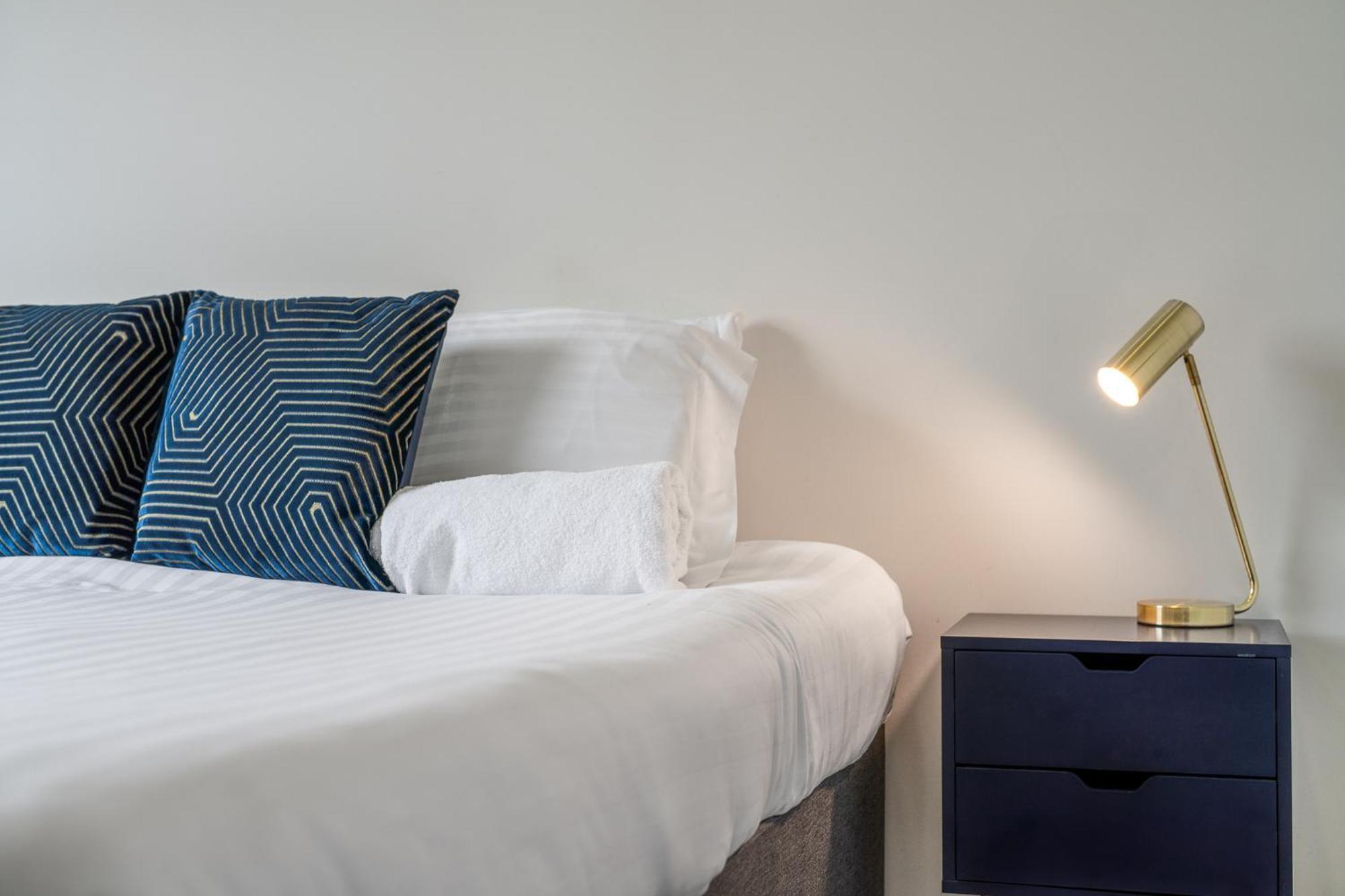 Luxury 1 Bedroom Serviced Apartment With Roof Terrace & Gym Stevenage Exterior photo