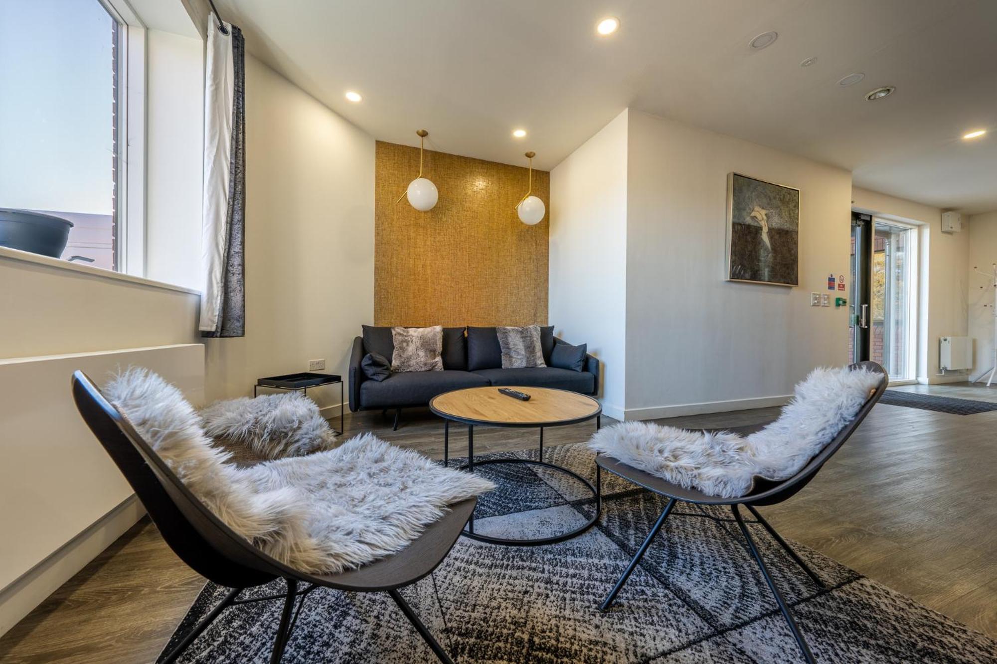 Luxury 1 Bedroom Serviced Apartment With Roof Terrace & Gym Stevenage Exterior photo