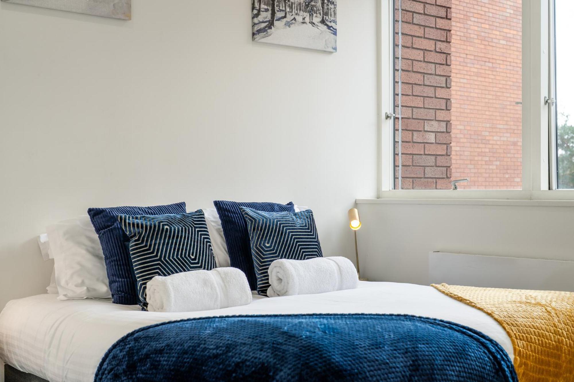 Luxury 1 Bedroom Serviced Apartment With Roof Terrace & Gym Stevenage Exterior photo