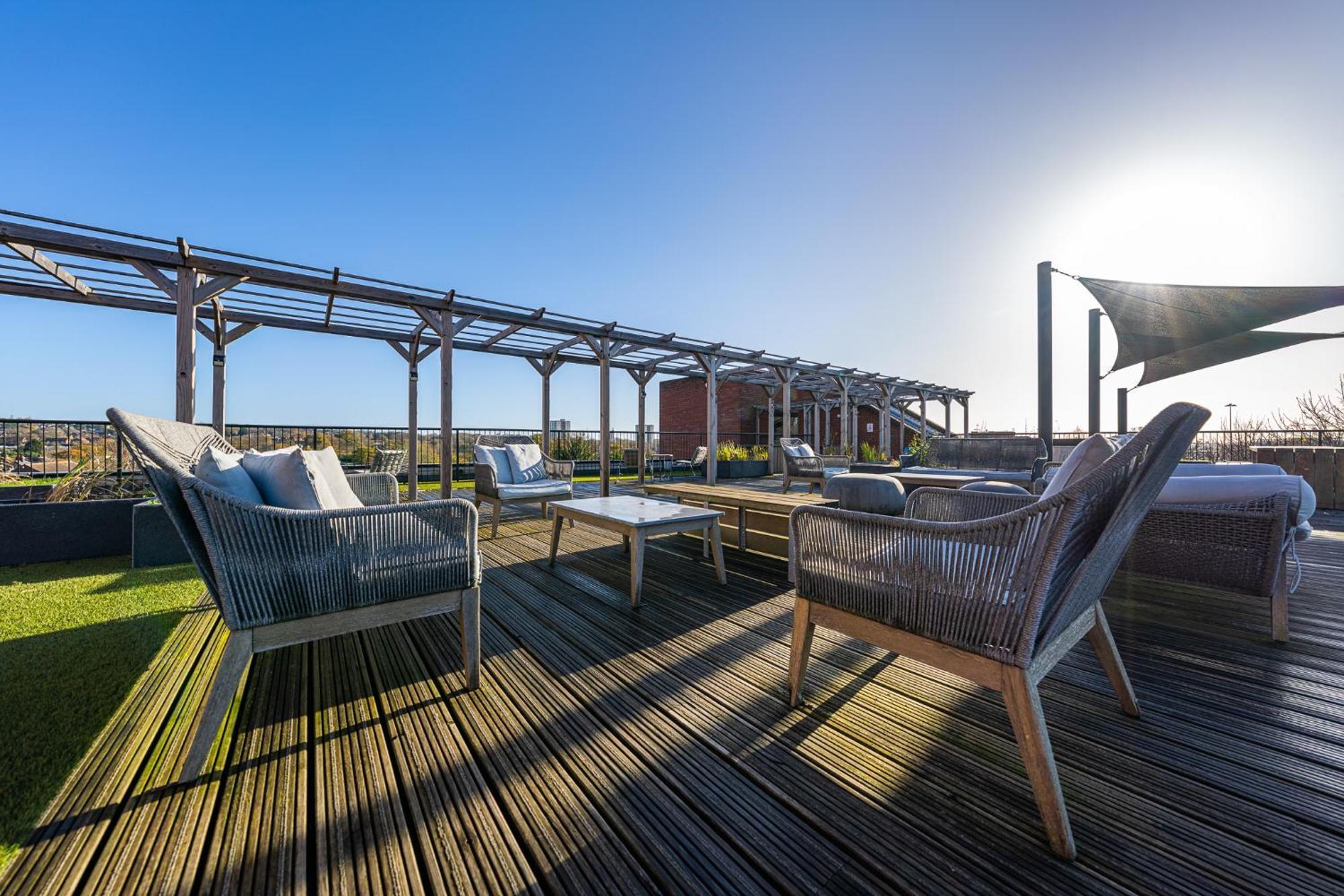 Luxury 1 Bedroom Serviced Apartment With Roof Terrace & Gym Stevenage Exterior photo
