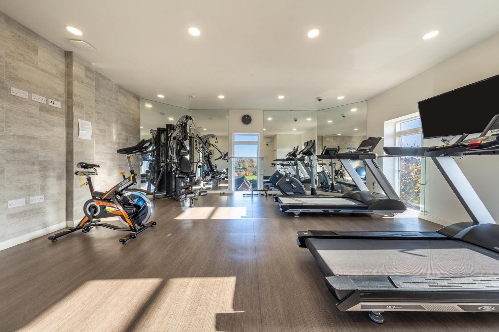 Luxury 1 Bedroom Serviced Apartment With Roof Terrace & Gym Stevenage Exterior photo