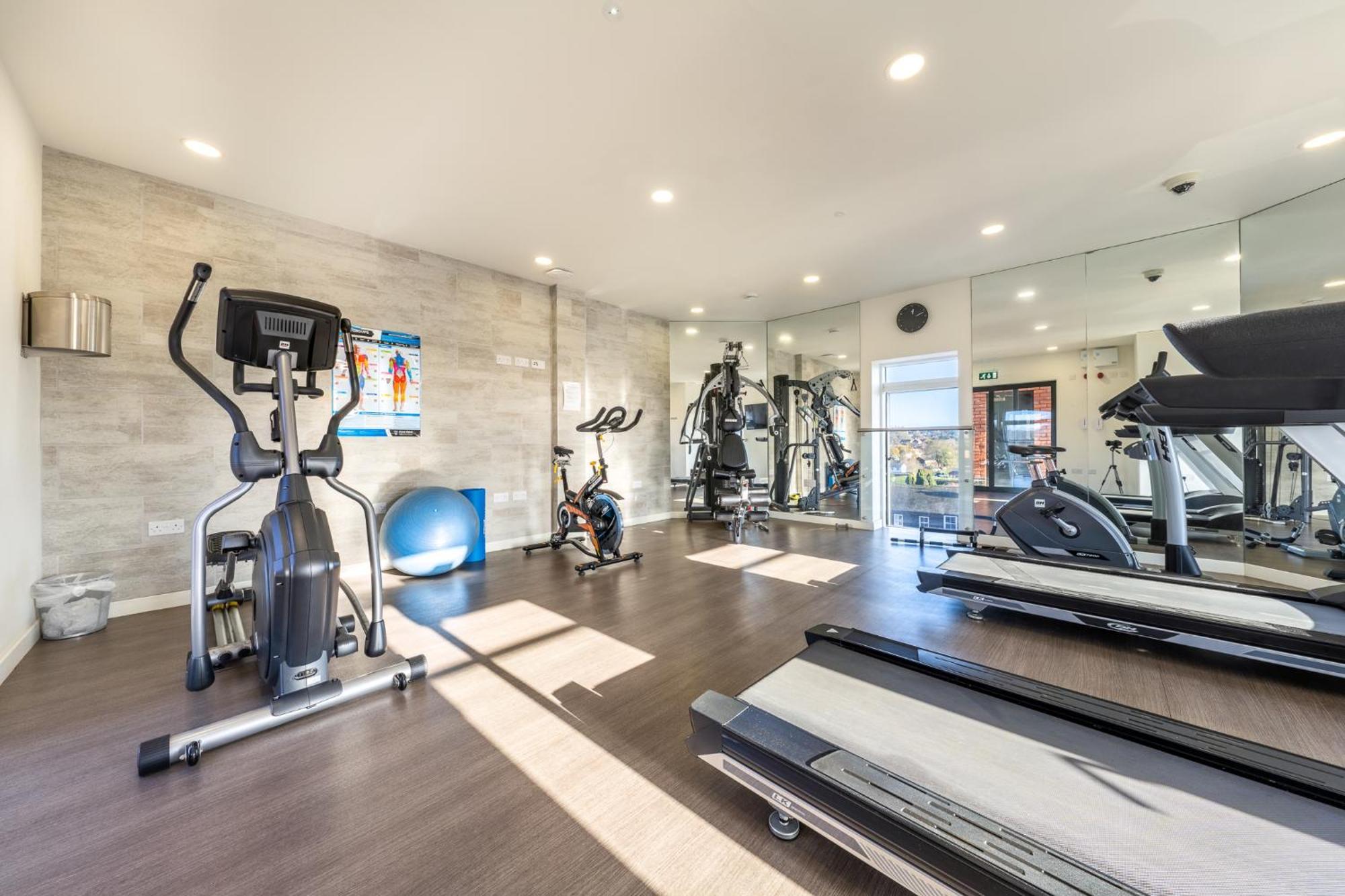 Luxury 1 Bedroom Serviced Apartment With Roof Terrace & Gym Stevenage Exterior photo